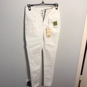 White high waisted jeans